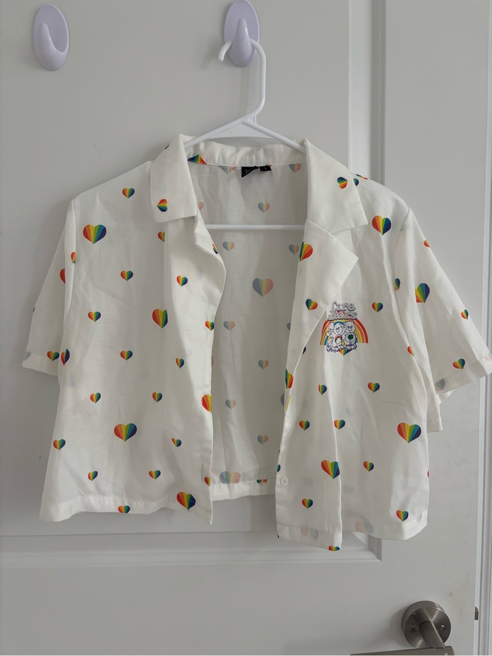 CARE BEARS SHEIN White Short Sleeve Button-Down Shirt with Rainbow Heart Print C